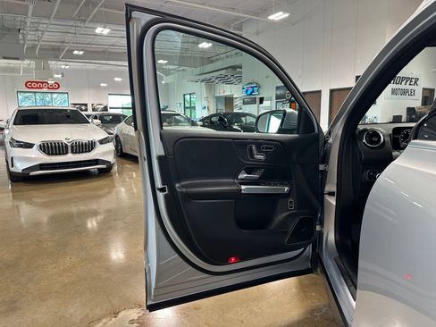 Used 2021 Mercedes-Benz GLB 250 image 11