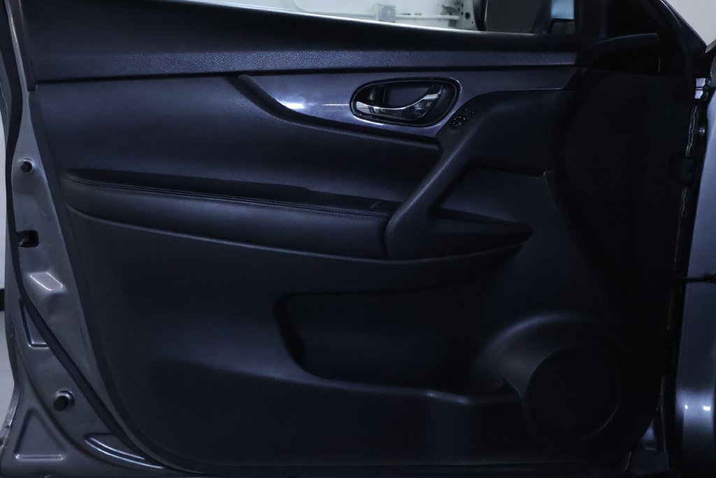 Used 2019 Nissan Rogue SV AWD/4WD image 12
