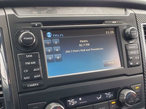 Used 2017 Nissan Titan PRO-4X w/ Pro-4x Convenience Package image 16