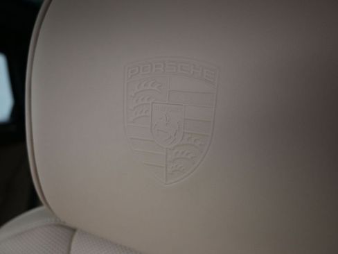 Certified 2023 Porsche Macan AWD/4WD image 11