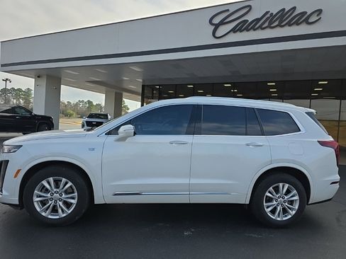 Used 2021 Cadillac XT6 Luxury image 2