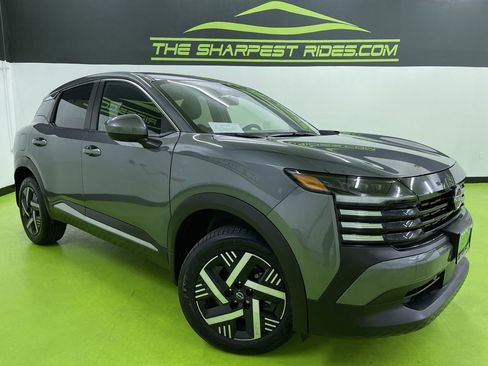 Used 2025 Nissan Kicks SV image 1