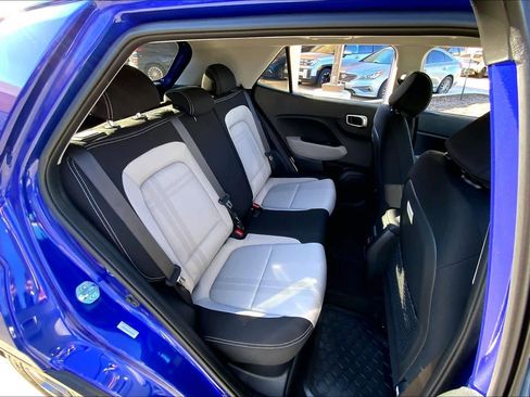 Certified 2025 Hyundai Venue SEL image 19