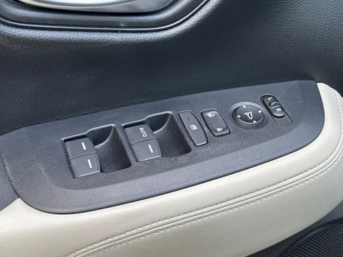 Used 2024 Honda HR-V LX image 13