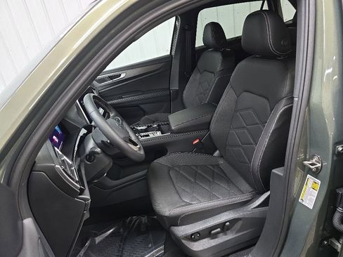 Used 2025 Volkswagen Atlas Cross Sport SE w/ Black Wheel Package AWD/4WD image 29