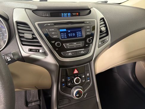 Used 2014 Hyundai Elantra SE FWD image 14