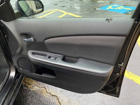 Used 2012 Dodge Avenger SE FWD image 27