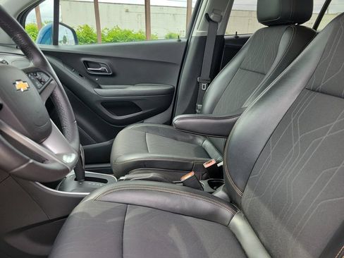 Used 2020 Chevrolet Trax LT w/ LT Convenience Package AWD/4WD image 18