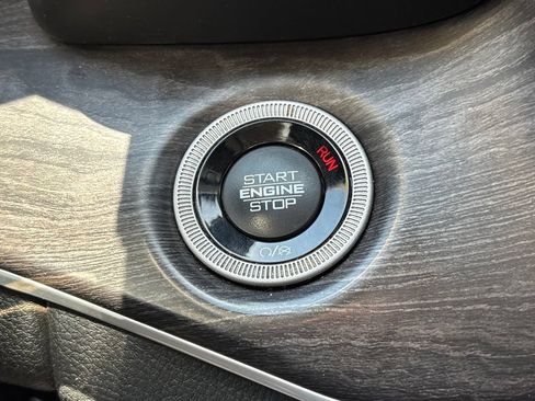 Used 2022 Jeep Grand Cherokee L Limited RWD image 19