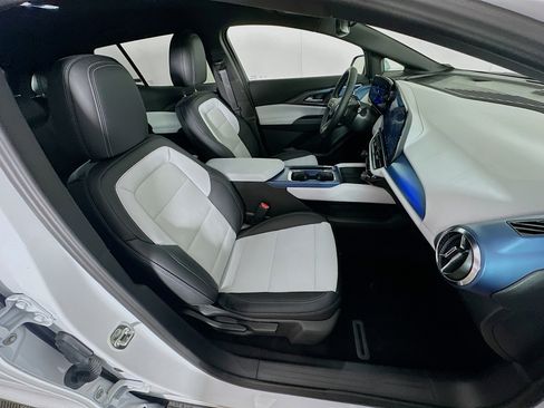 Used 2025 Chevrolet Equinox EV LT FWD image 31