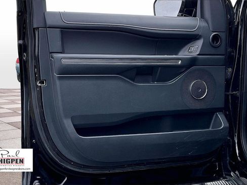 Certified 2024 Ford Expedition XLT image 22
