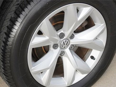 Used 2019 Volkswagen Atlas SE w/ Towing Package image 11