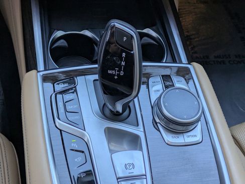 Used 2022 BMW 750i xDrive image 25