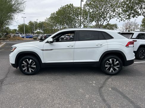 Used 2022 Volkswagen Atlas Cross Sport SE FWD image 2