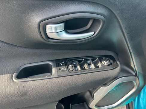 Used 2021 Jeep Renegade Latitude image 18