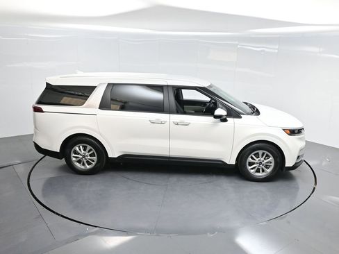 Used 2024 Kia Carnival LX image 51