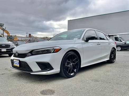 Used 2023 Honda Civic Sport image 4