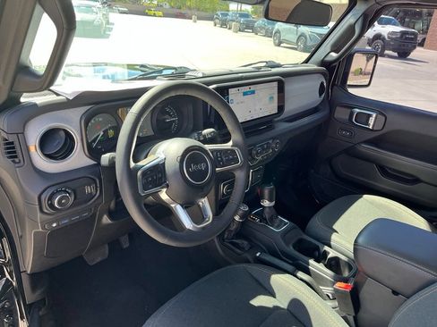 Used 2024 Jeep Wrangler Unlimited Sahara w/ Safety Group AWD/4WD image 13