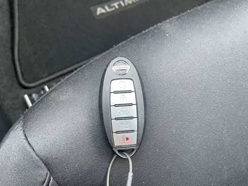 Used 2024 Nissan Altima 2.5 SV image 21