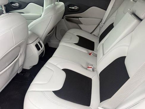 Used 2021 Jeep Cherokee Latitude Plus image 26