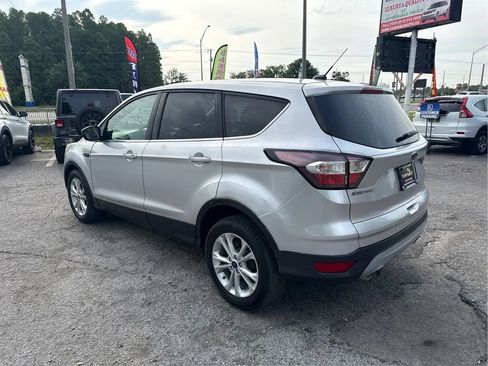 Used 2017 Ford Escape SE FWD image 7