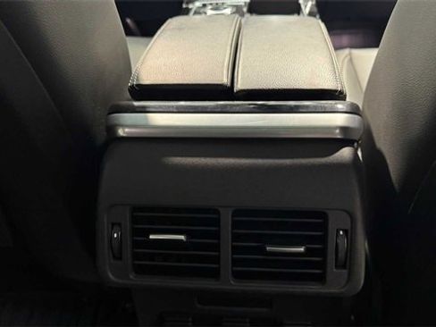 Used 2019 Land Rover Range Rover Velar R-Dynamic SE image 16