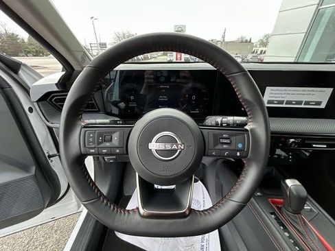 Used 2025 Nissan Kicks SR FWD image 18