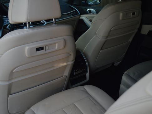 Used 2021 BMW X7 xDrive40i w/ Dynamic Handling Package AWD/4WD image 28