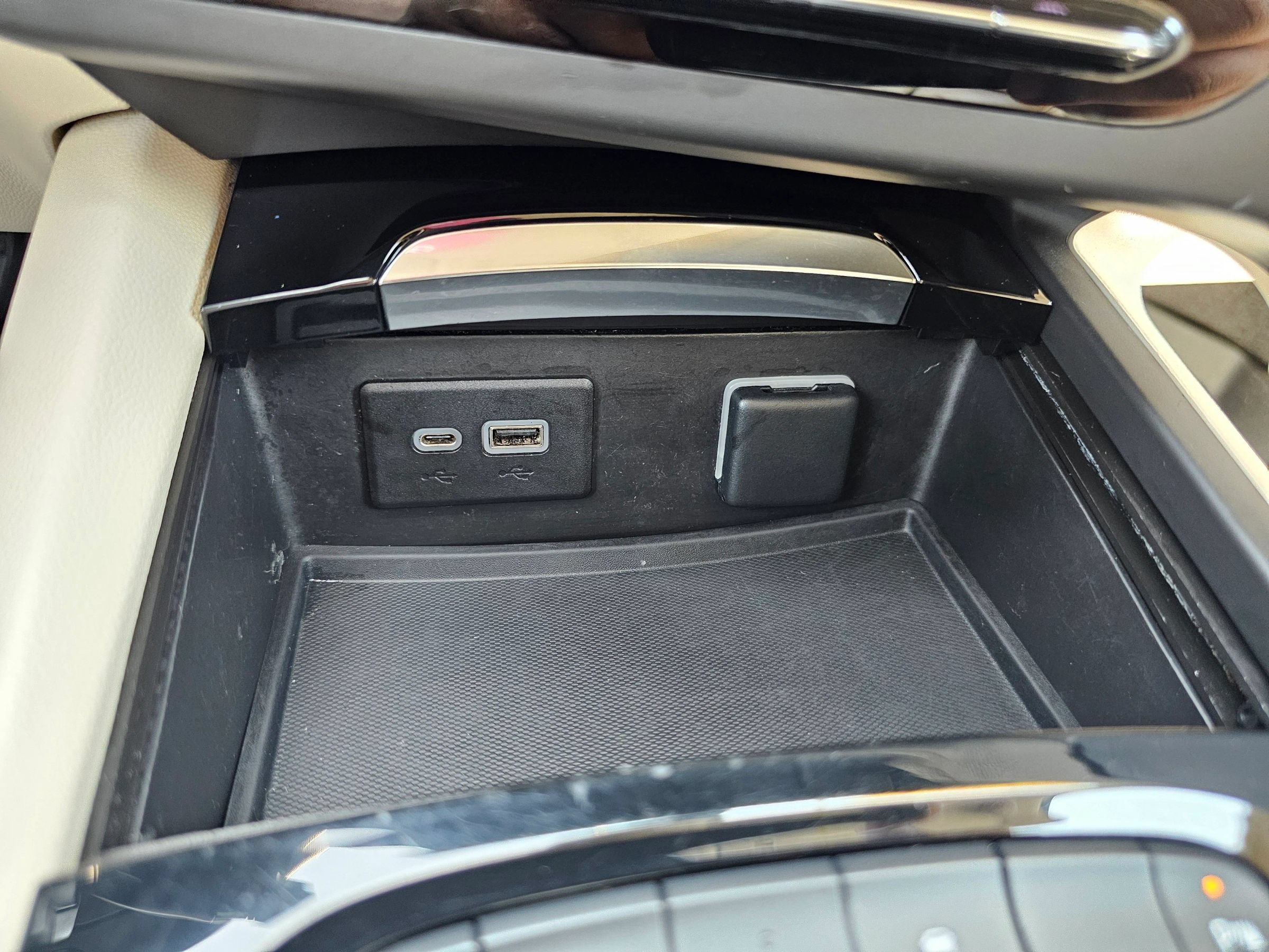 Used 2021 Buick Envision Essence AWD/4WD image 24
