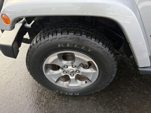 Used 2017 Jeep Wrangler Unlimited Sahara image 24