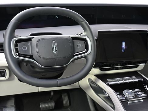 New 2026 Lincoln Nautilus Reserve w/ Jet Appearance Package AWD/4WD image 12