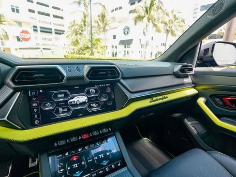 Used 2025 Lamborghini Urus SE image 60