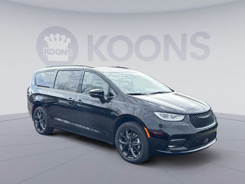 New 2026 Chrysler Pacifica Limited w/ S Appearance Package AWD/4WD image 10