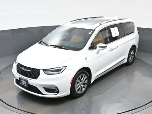 Used 2022 Chrysler Pacifica Pinnacle FWD image 35