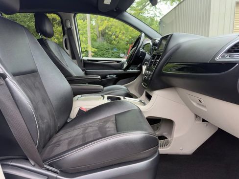 Used 2020 Dodge Grand Caravan SXT FWD image 29