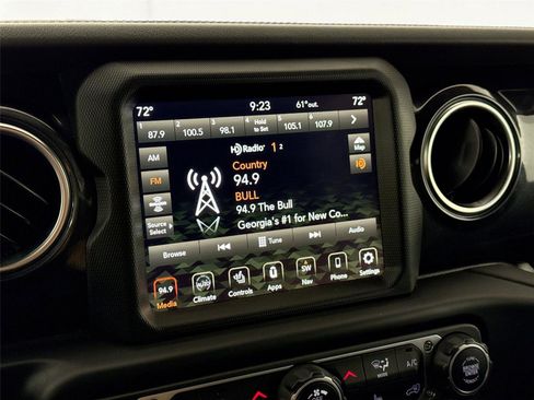Used 2022 Jeep Wrangler Unlimited Sahara AWD/4WD image 22