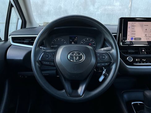 Used 2025 Toyota Corolla LE image 28