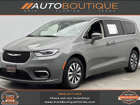 Used 2022 Chrysler Pacifica Touring-L w/ Uconnect Theater Family Group image 1