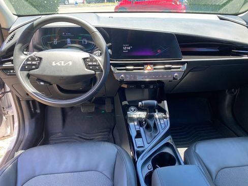 Used 2024 Kia Niro EX FWD image 12
