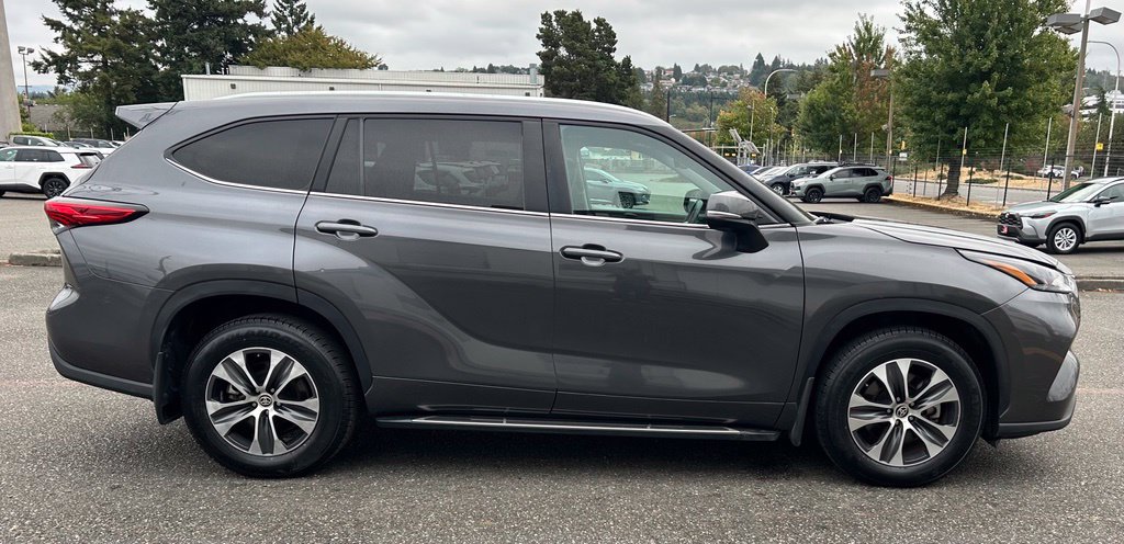 Used 2023 Toyota Highlander XLE AWD/4WD image 4