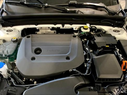 New 2025 Volvo XC40 B5 Ultra w/ Protection Package Premier image 14