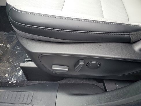 New 2026 Ford Escape SE image 7