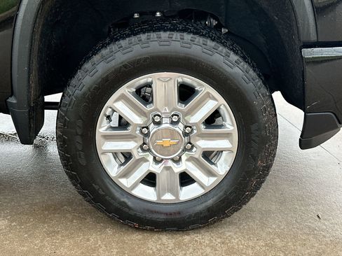 Used 2025 Chevrolet Silverado 3500 High Country w/ Technology Package AWD/4WD image 10