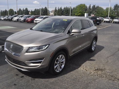 Used 2019 Lincoln MKC Select w/ Select Plus Package AWD/4WD image 3