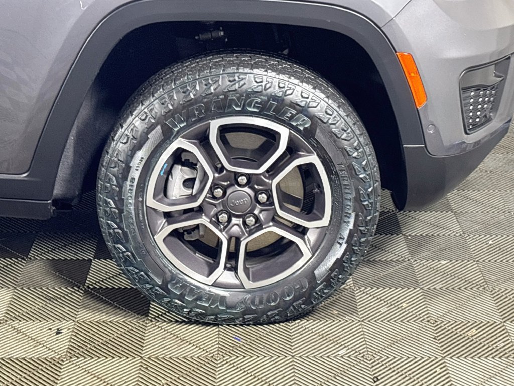 Used 2023 Jeep Grand Cherokee Trailhawk w/ Advanced Protech Group II AWD/4WD image 25