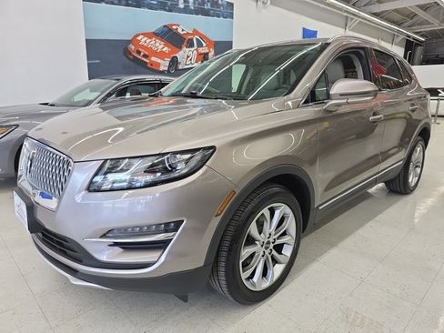 Used 2019 Lincoln MKC Select w/ Select Plus Package AWD/4WD image 3