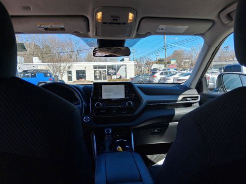 Used 2021 Toyota Highlander LE image 25