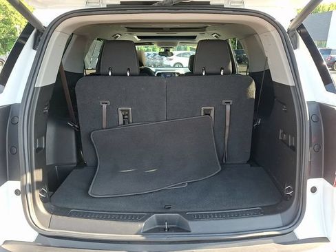 Used 2023 GMC Acadia SLE w/ Driver Convenience Package FWD image 28