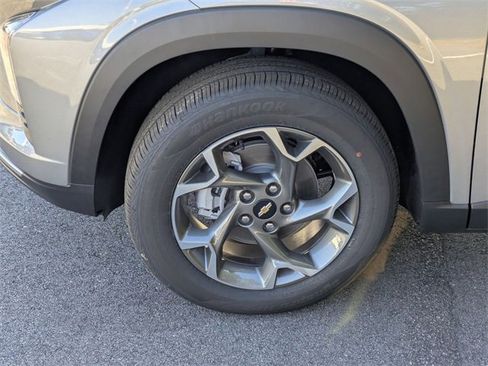 New 2026 Chevrolet Trax LT w/ Sunroof Package image 8