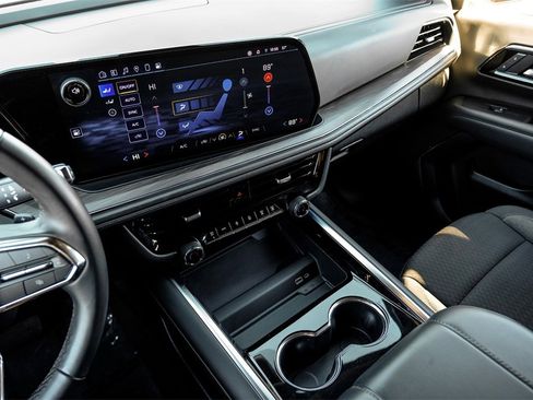 Used 2025 Chevrolet Suburban LS image 21